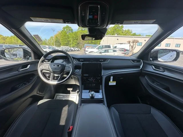 2025 Jeep Grand Cherokee Altitude - Photo 2