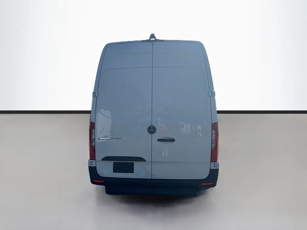 New 2025  Mercedes-Benz Cargo 170 WB image 4