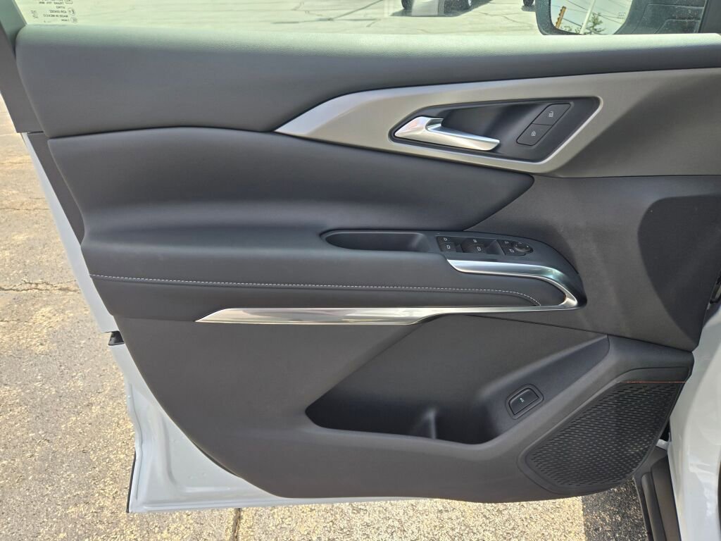 New 2026 Summit White Chevrolet LT image 20