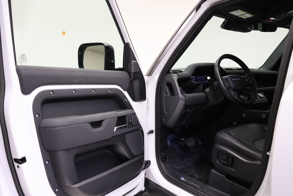 Used 2023 Fuji White Land Rover X-Dynamic SE image 27
