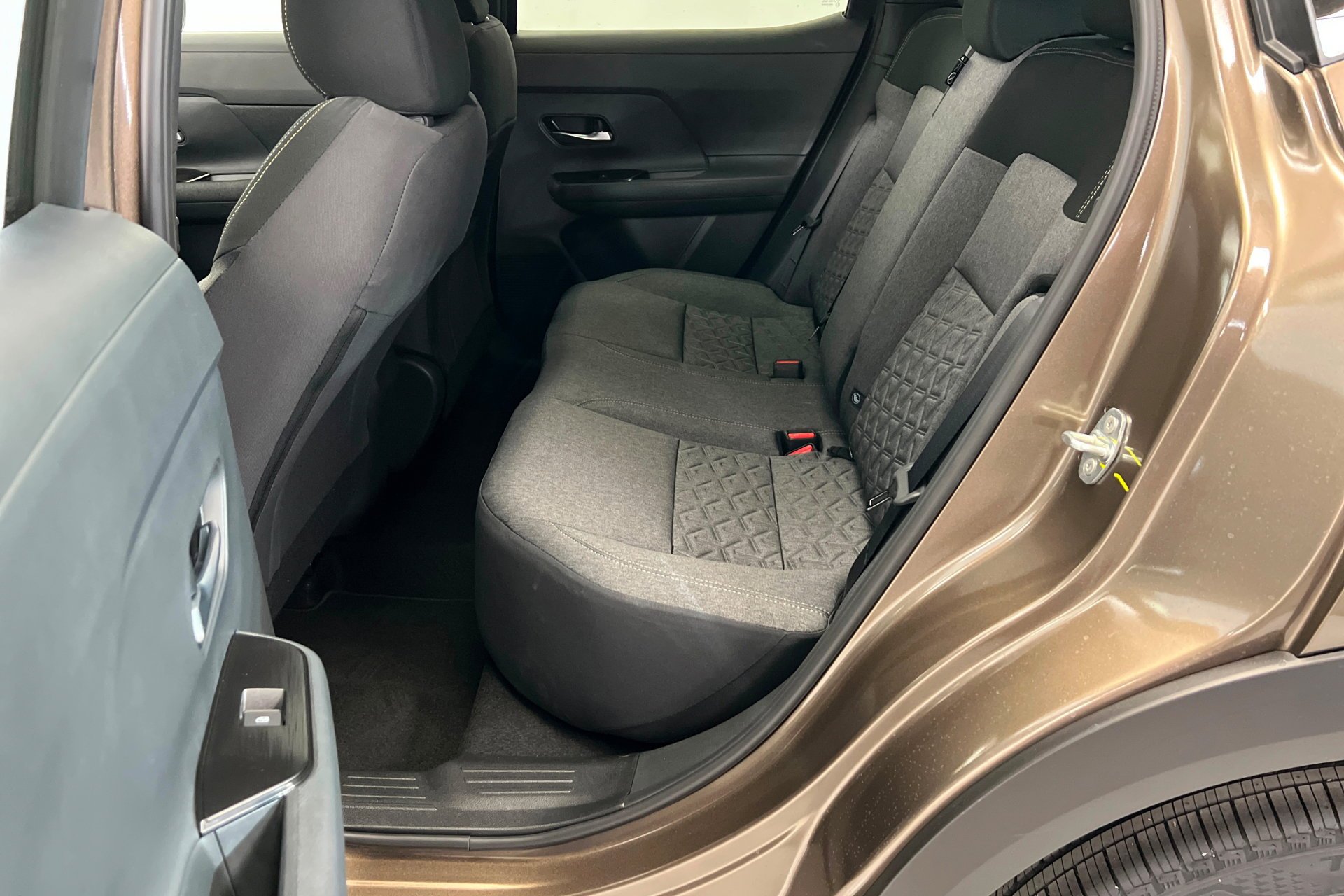 New 2026 Canyon Bronze Metallic Nissan SV image 22