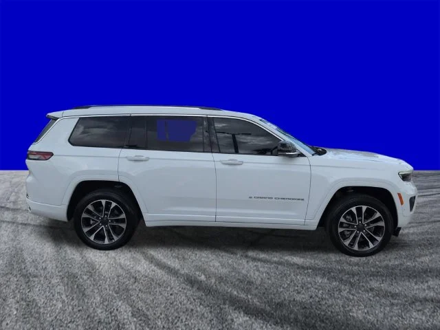 Certified Used 2023 Bright White Clearcoat Jeep Overland image 3