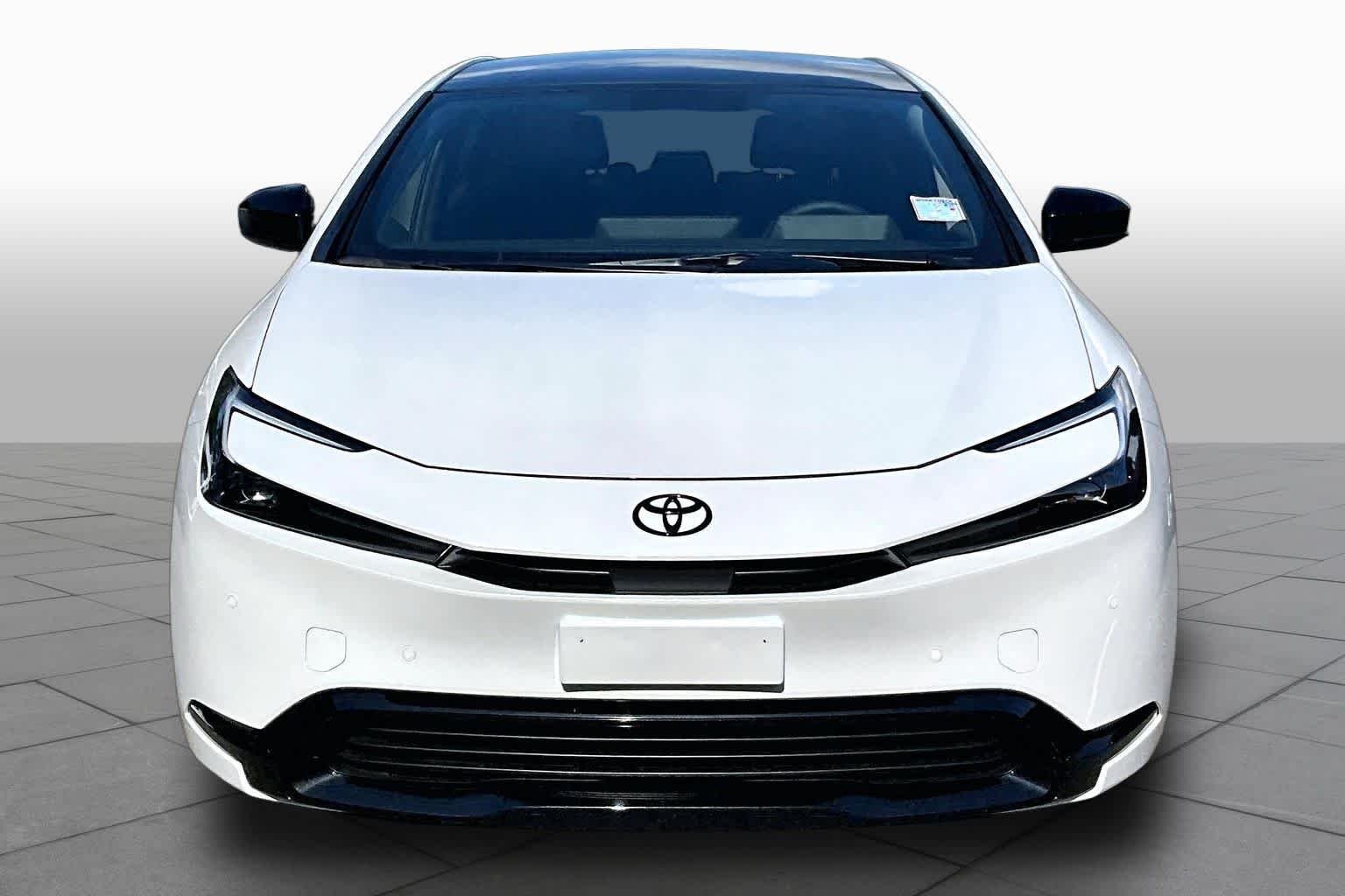 Used 2026 Wind Chill Pearl Toyota Nightshade image 4