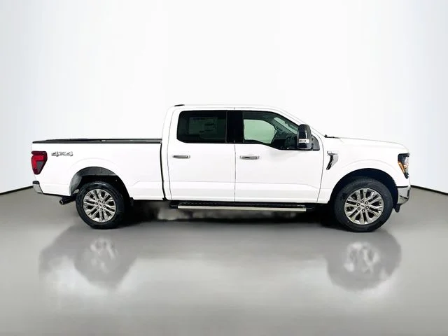 New 2026 Oxford White Ford XLT image 8