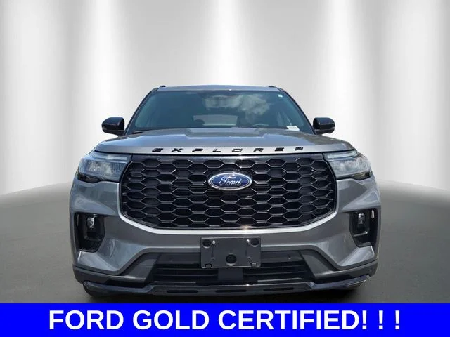 Certified Used 2025 Gray Metallic Ford ST-Line image 8