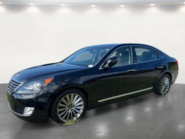 Used 2015 Black Hyundai Signature image 2
