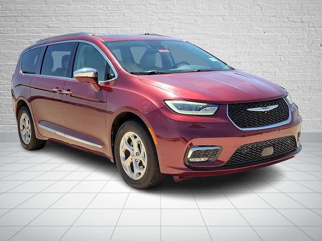 Used 2021 Red Chrysler Limited image 6