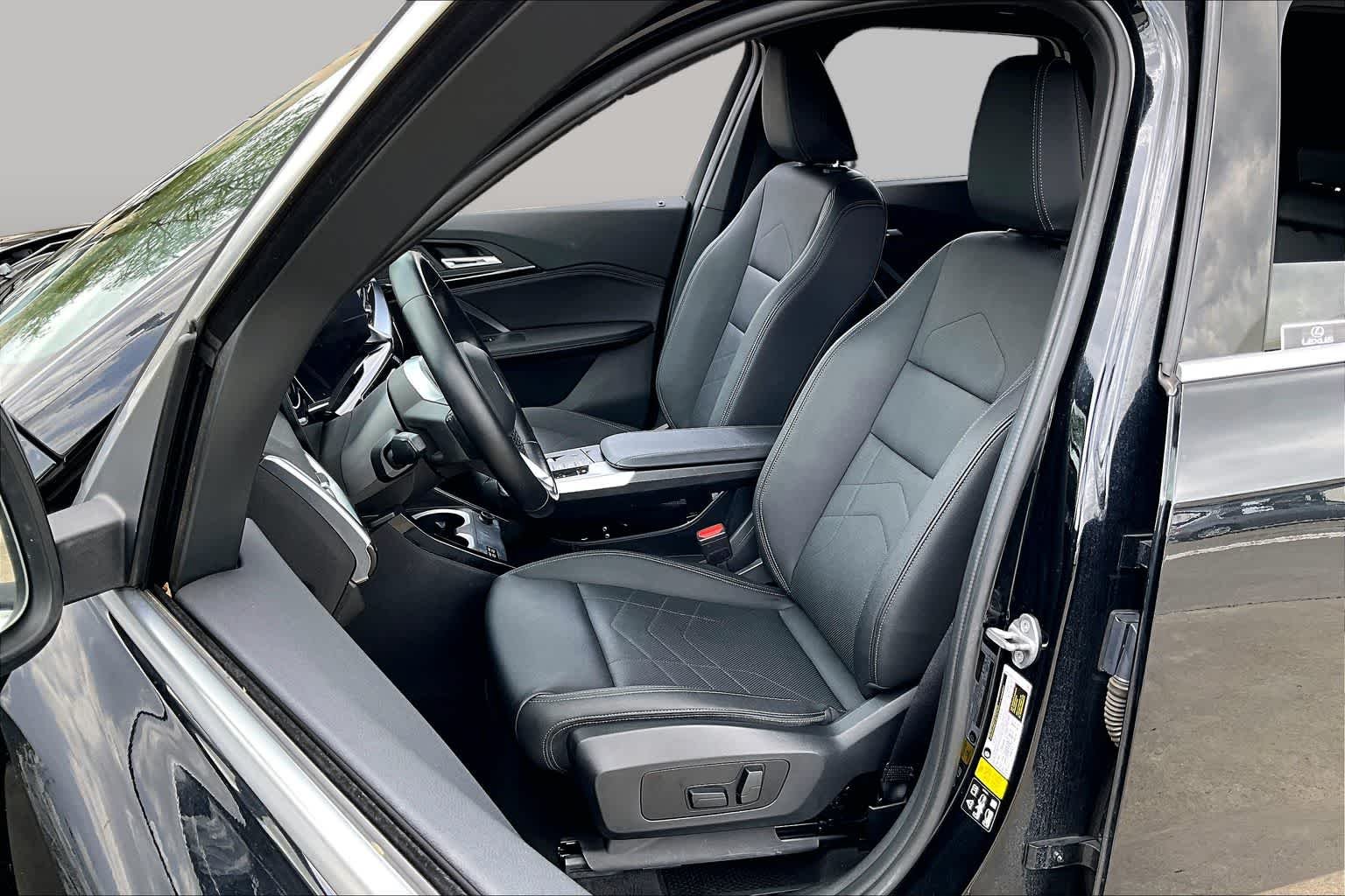 Used 2023 Black Sapphire Metallic BMW xDrive28i image 7