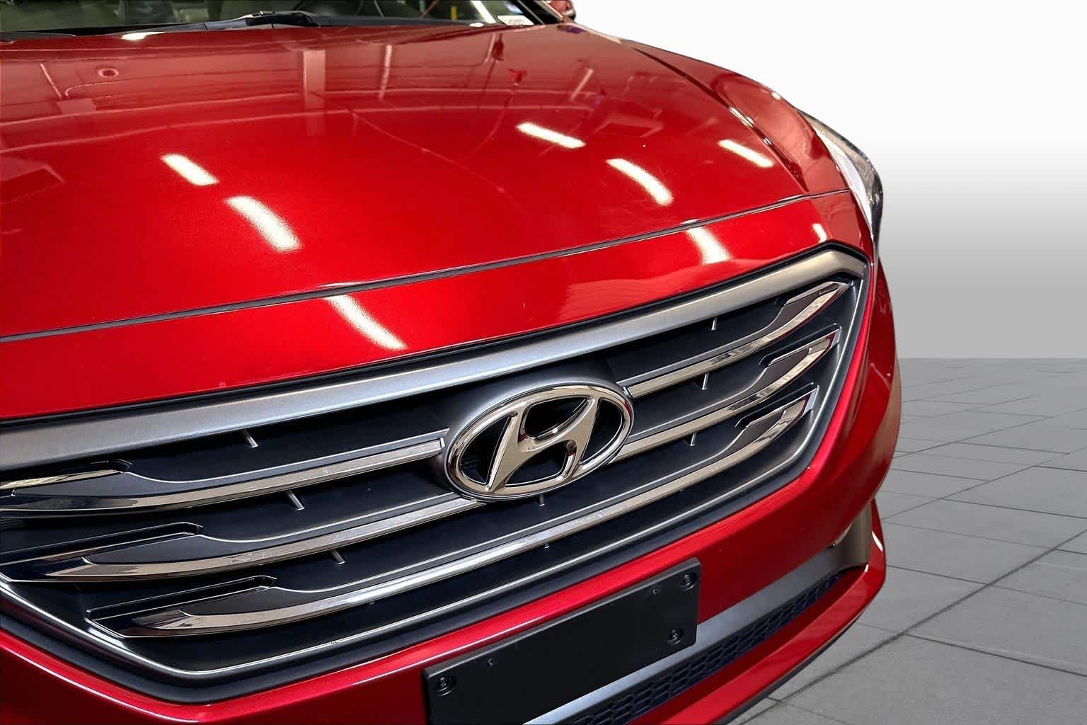 Used 2016 Venetian Red Hyundai 2.4L Limited image 30