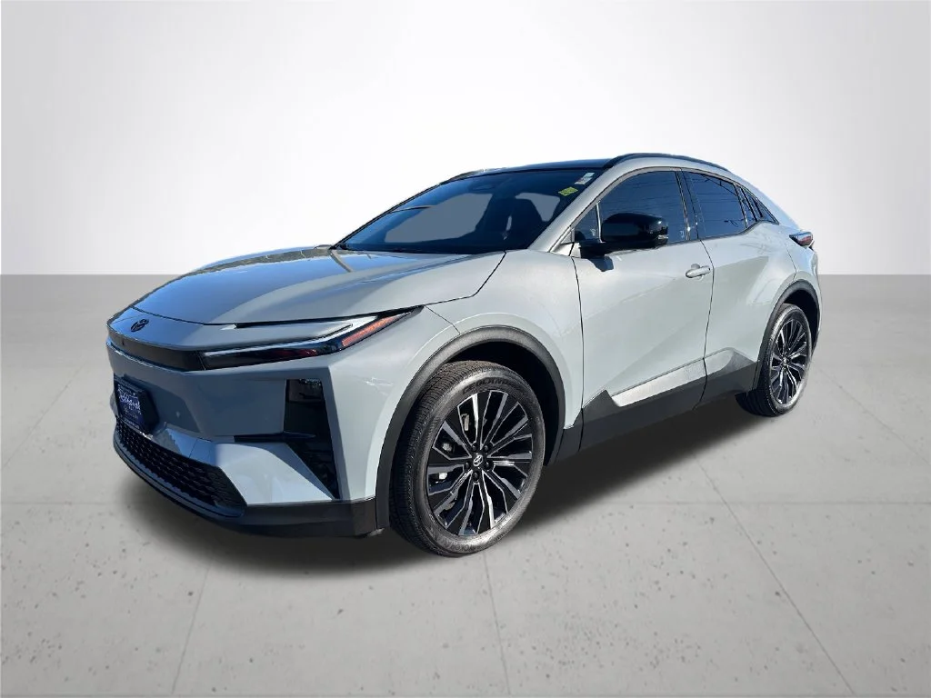 Certified Used 2026  Toyota XSE image 2