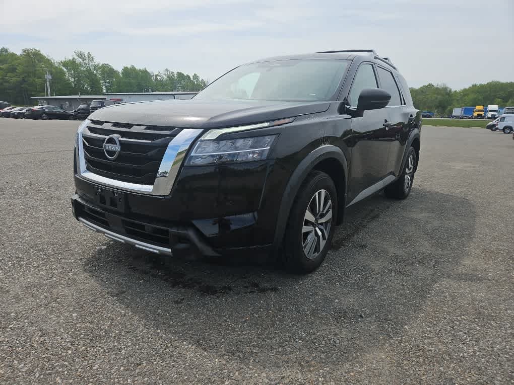 2023 Nissan Pathfinder SL 4WD's photo