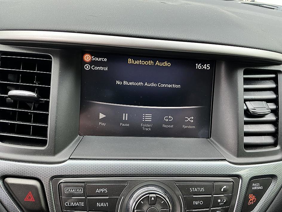 Used 2020 Magnetic Black Pearl Nissan SL image 18