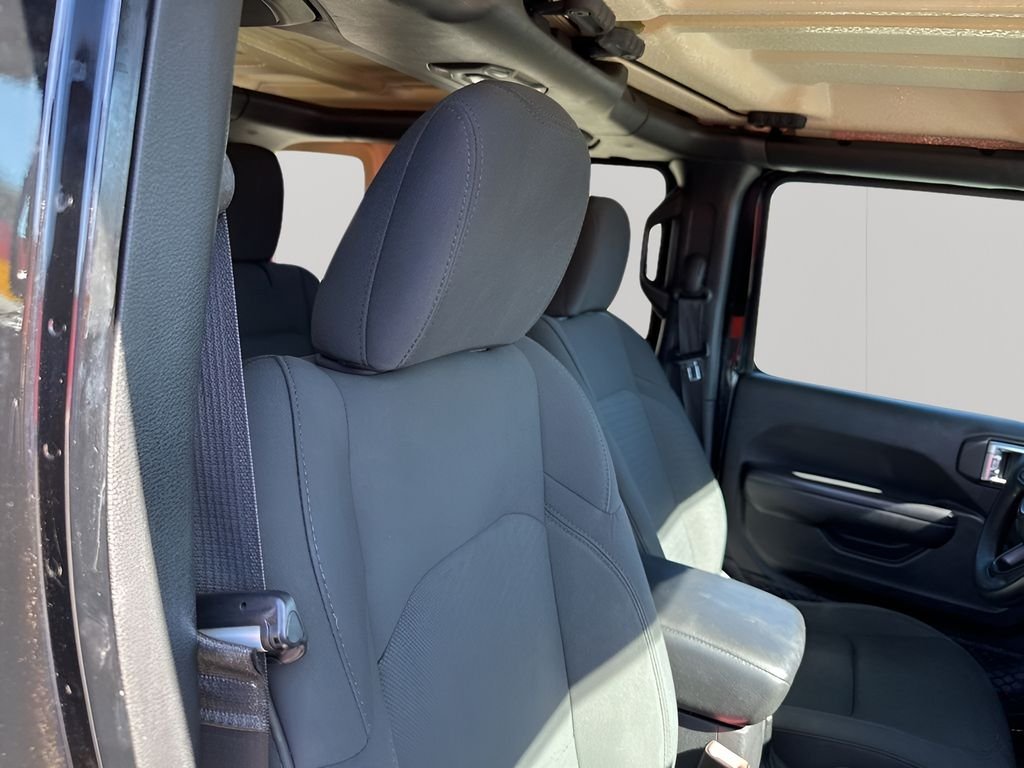 Used 2021 Black Jeep Unlimited Sport image 17