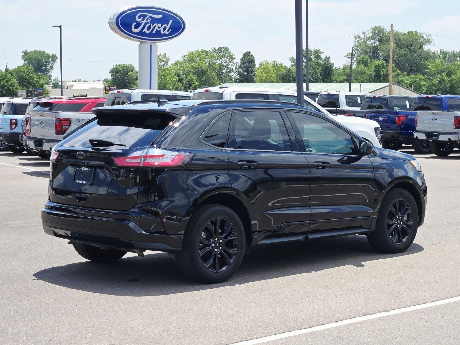 Used 2023 Agate Black Ford SE image 5