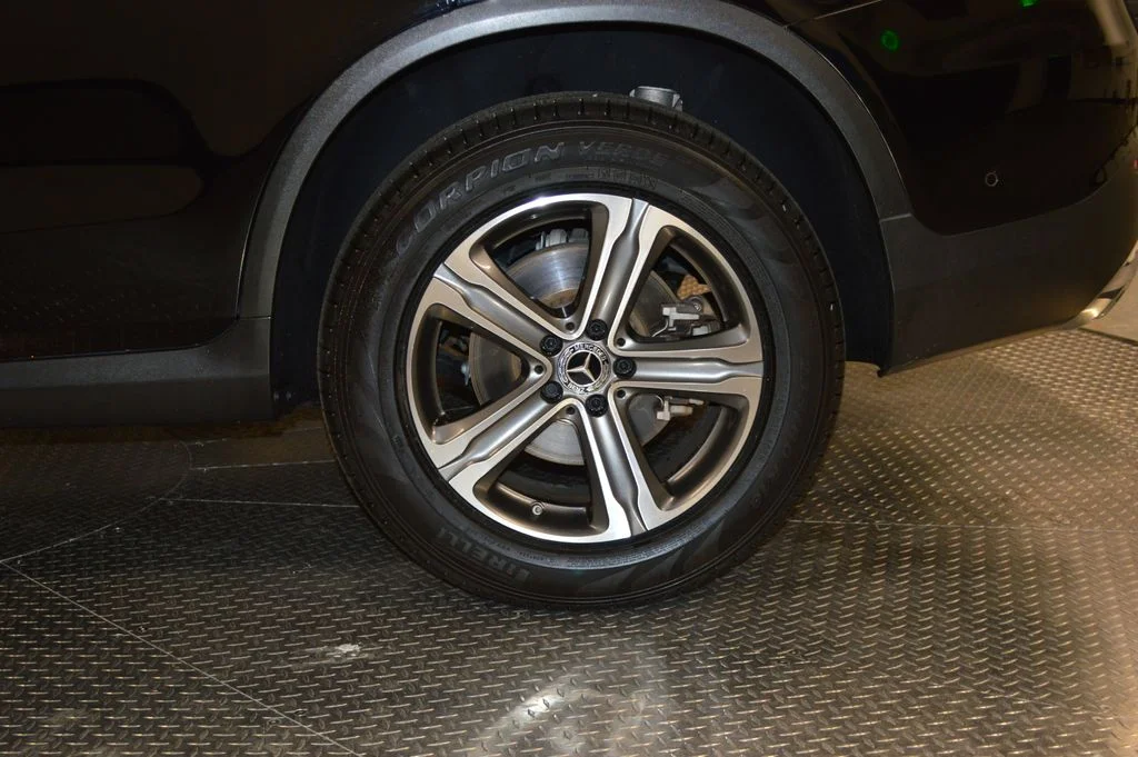 Used 2022 Black Mercedes-Benz GLC 300 image 14