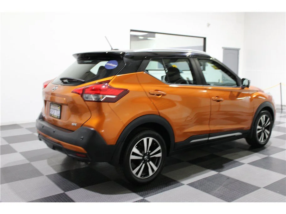 Used 2020 Monarch Orange/Super Black Nissan SR image 4