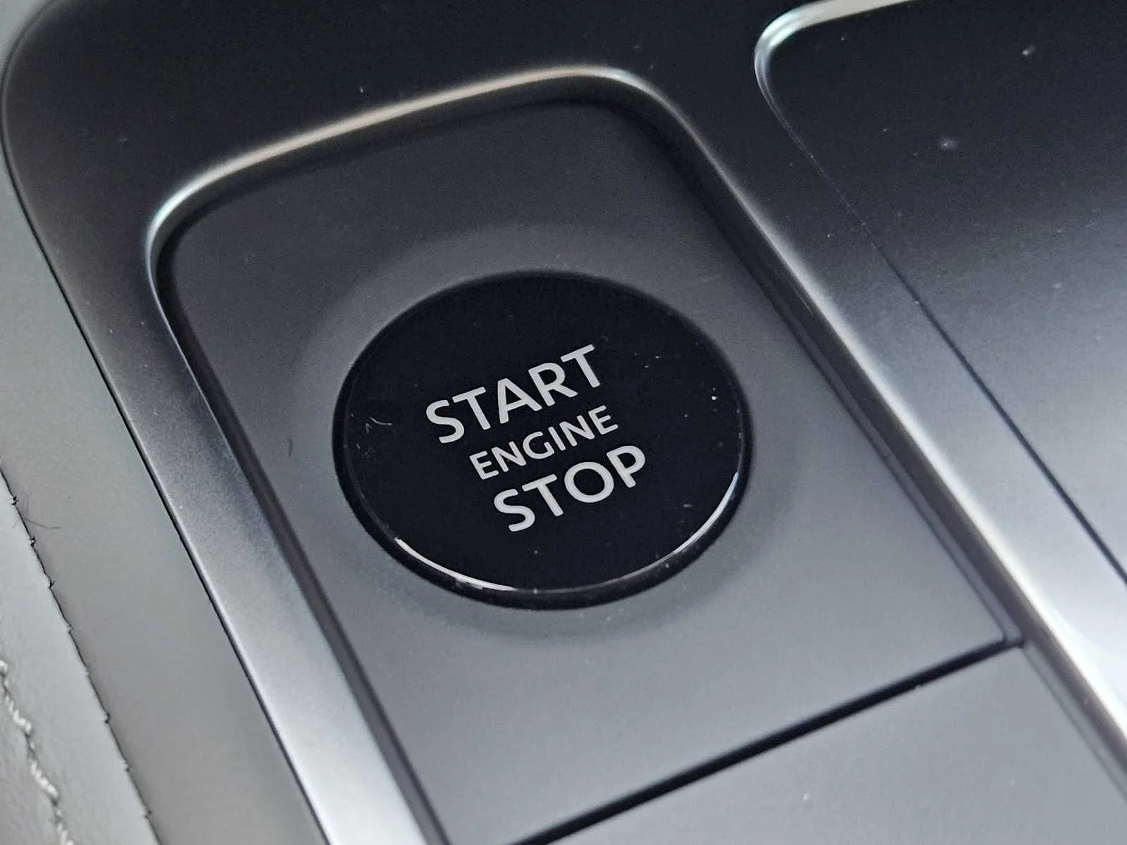 New 2027 MINERAL BLACK INFINITI Luxe AWD image 15