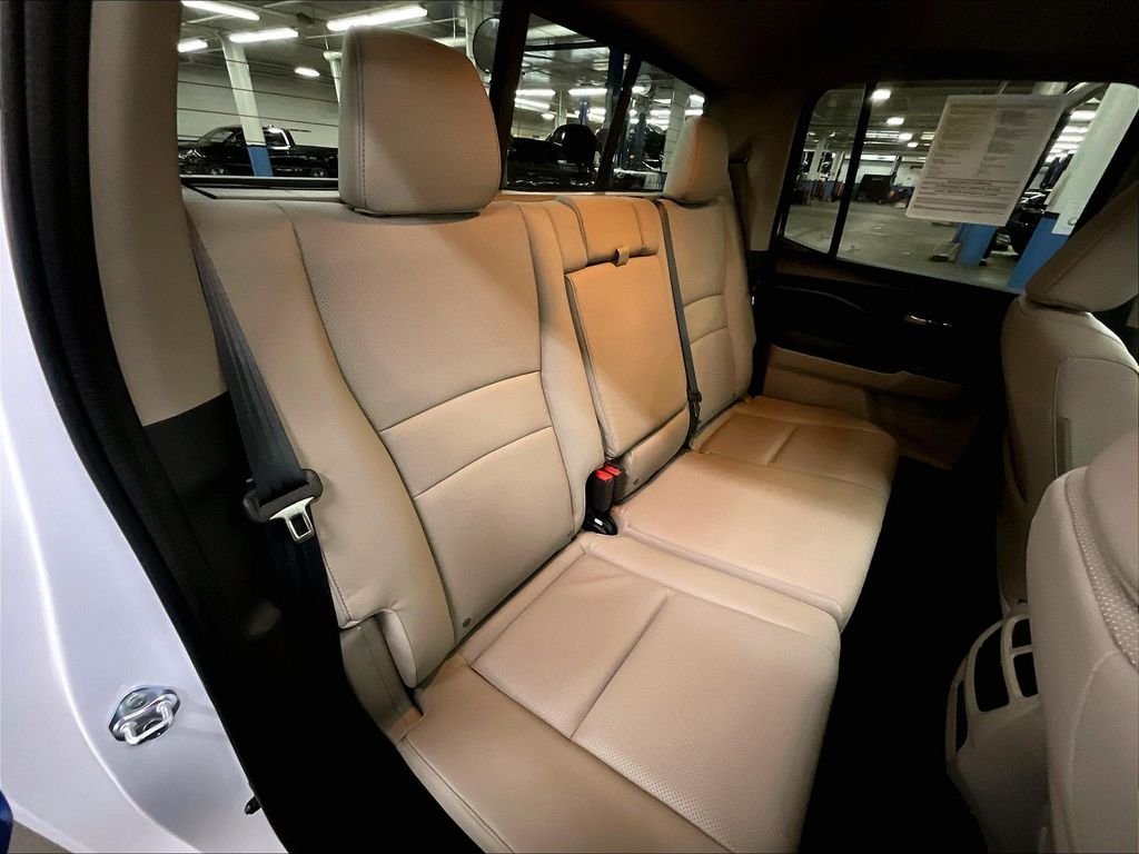 Used 2023 Platinum White Honda RTL image 16