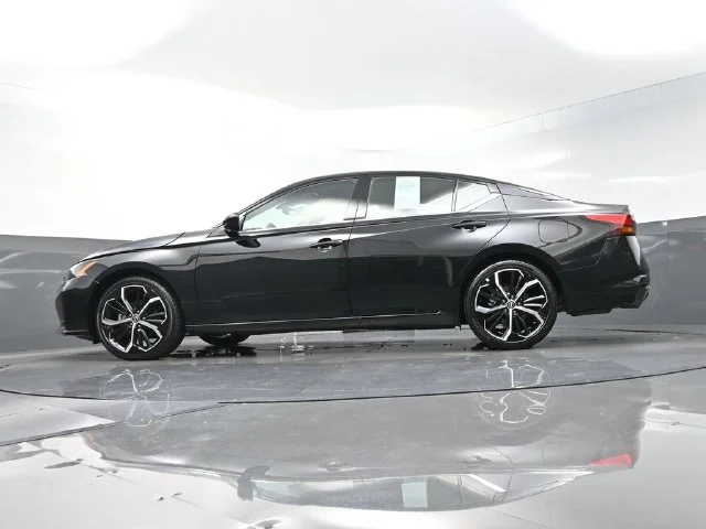 Used 2025 Black Nissan 2.5 SR image 33