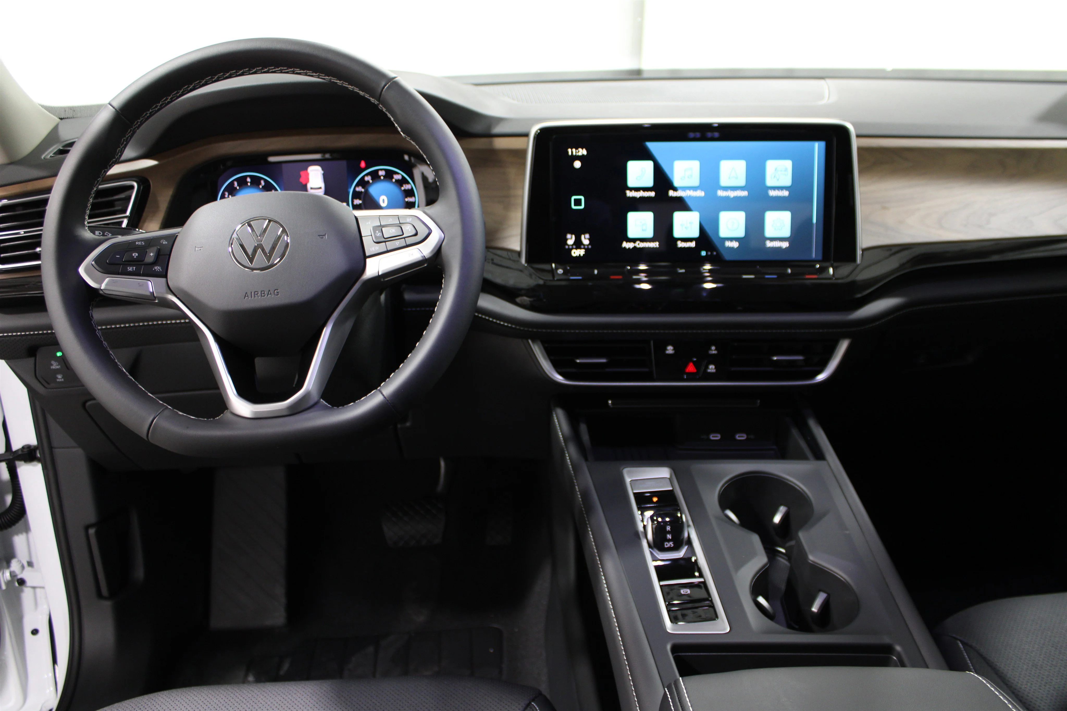 2026 Volkswagen Atlas SE - Photo 2