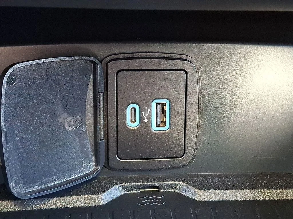 Used 2024 Gray Metallic Ford Badlands image 24