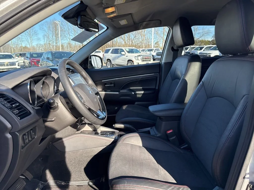 Used 2023 Silver Mitsubishi ES image 13