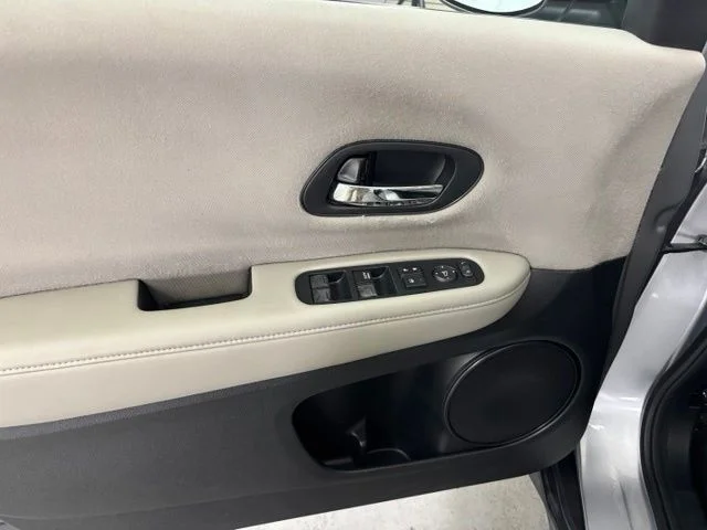 Used 2017 Silver Honda LX image 10
