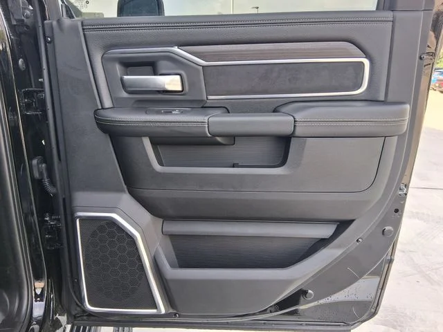 New 2026 Diamond Black Crystal Pearl-Coat Exterior Paint RAM Laramie image 22