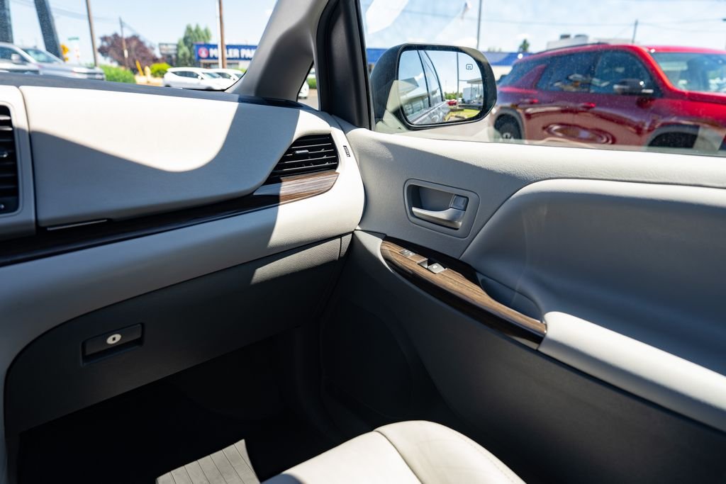 Used 2020 Predawn Gray Mica Toyota XLE image 11