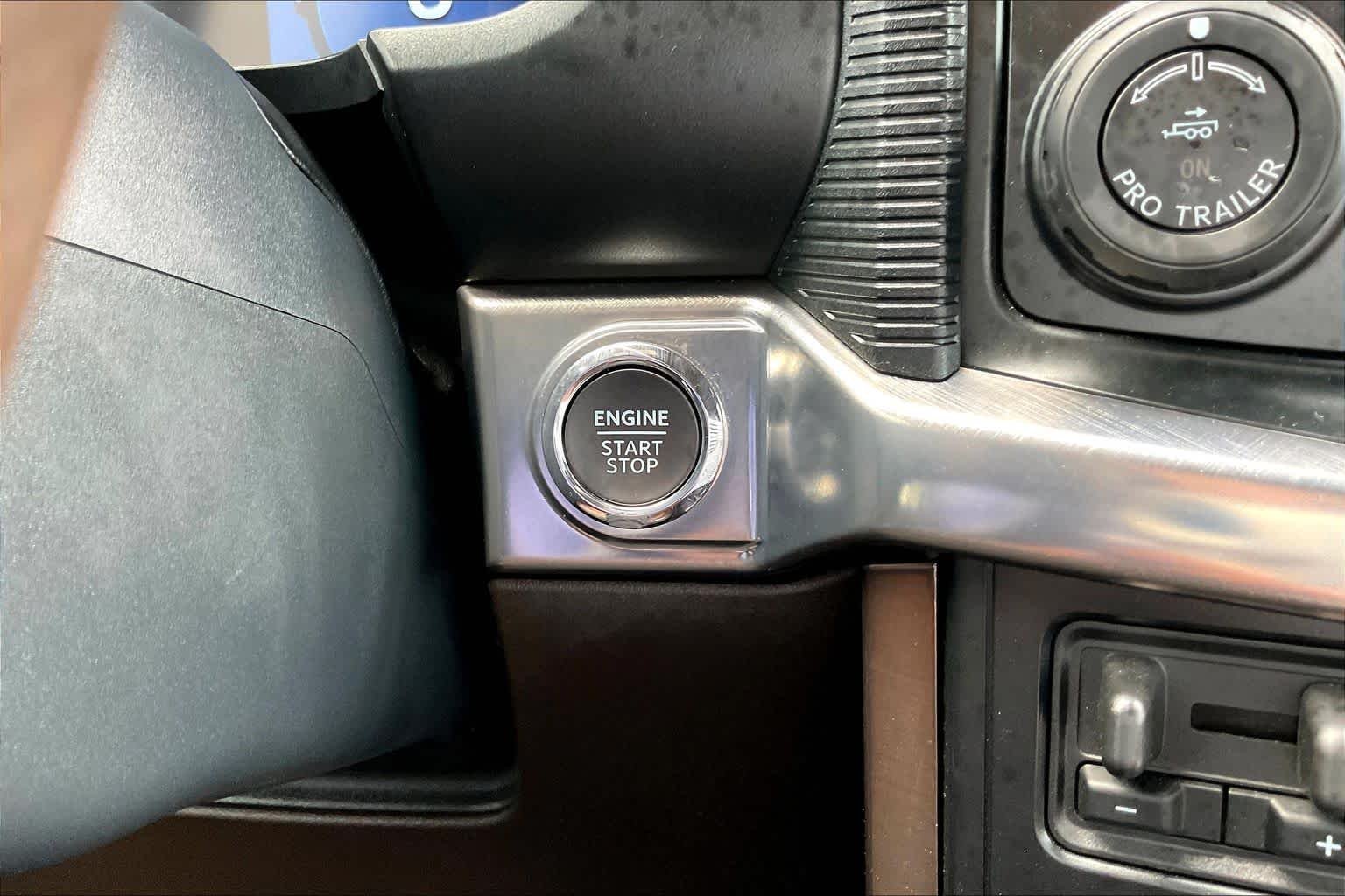 Used 2024 Star White Metallic Tri-Coat//Darkened Bronze Ford King Ranch image 36