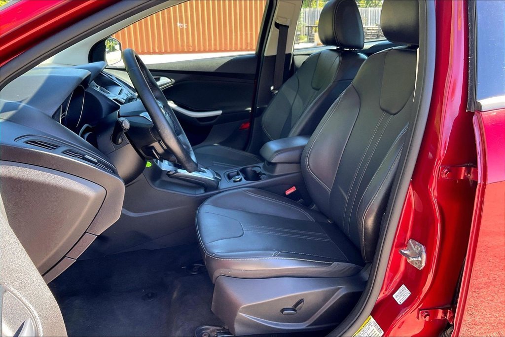 Used 2013 Red Ford SE image 23