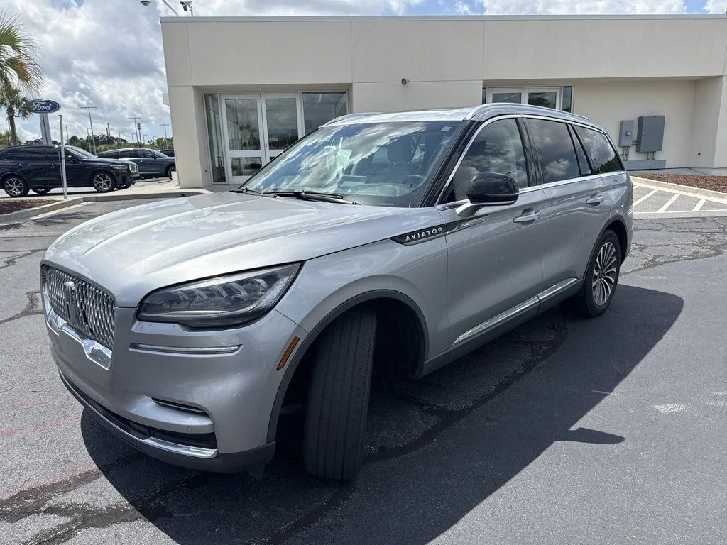 Used 2023 Radiance Metallic Lincoln Standard image 5
