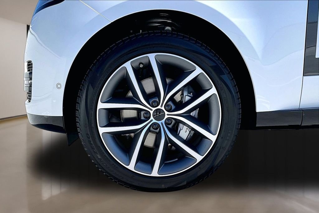 New 2026 OSTUNI PEARL WH Land Rover SE image 13