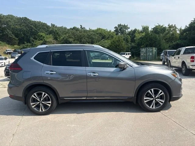 Used 2018 Gray Nissan SL image 8