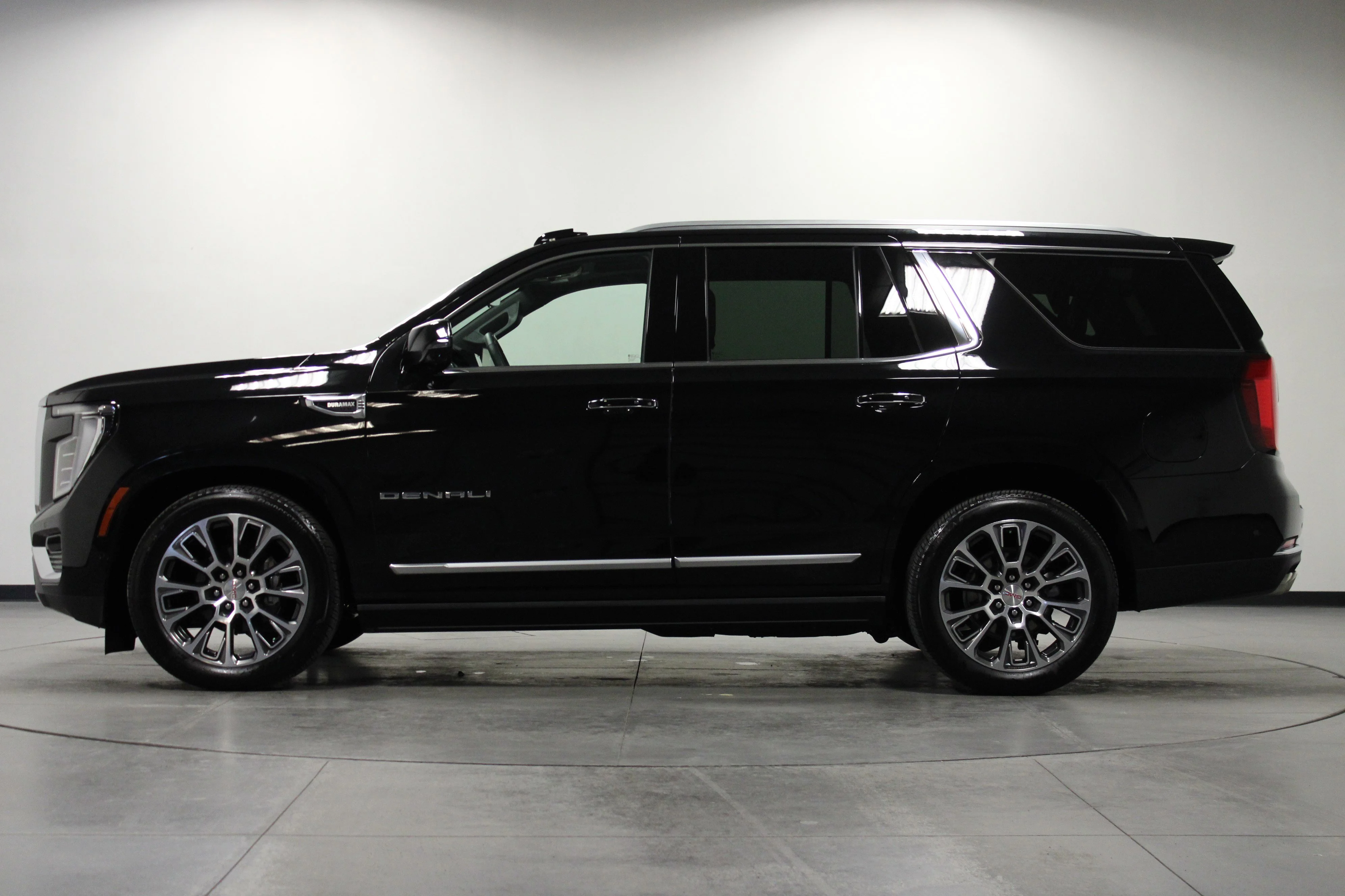 Used 2025 Onyx Black GMC Denali image 7