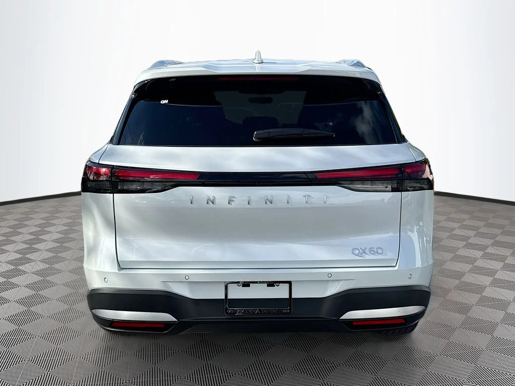 Used 2027 White INFINITI LUXE image 6