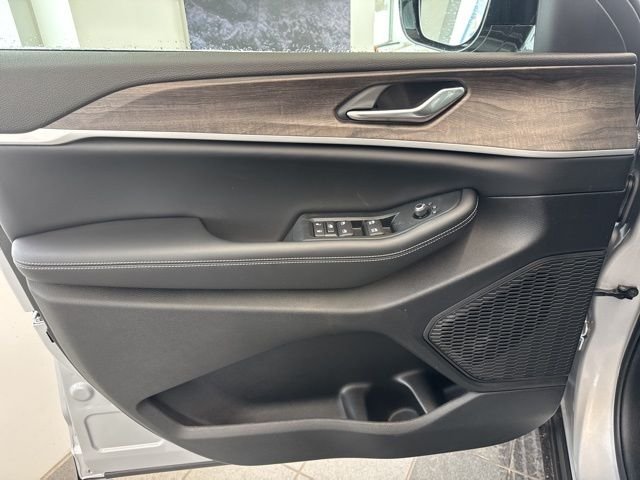 New 2026 Silver Zynith Exterior Paint Jeep Altitude image 19