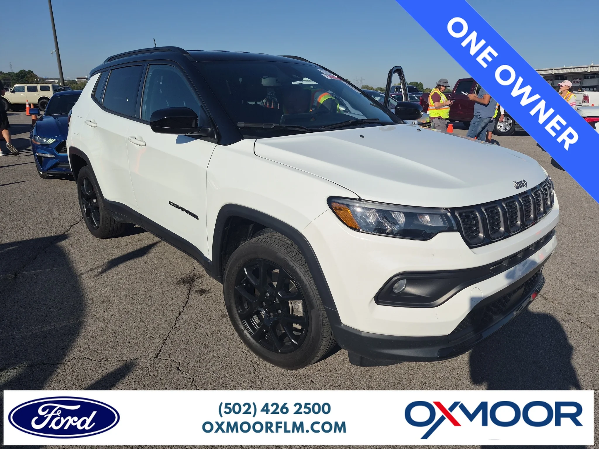 Used 2024 Whi Jeep Latitude image 1