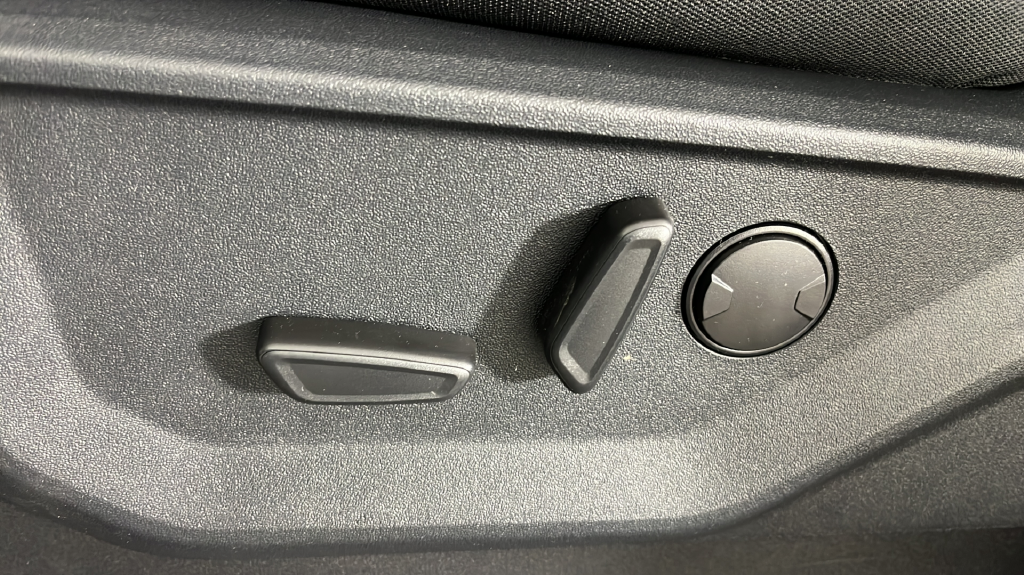 New 2026 Carbonized Gray Metallic Ford XLT image 30