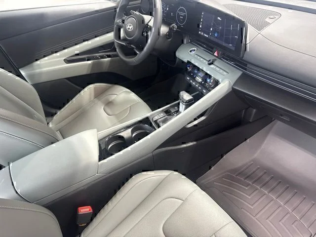 Used 2025 White Hyundai Limited image 28