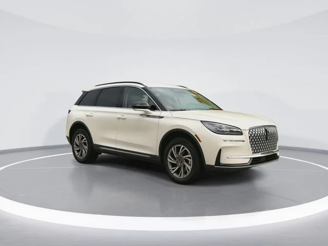 Used 2026 White Lincoln Premiere image 2