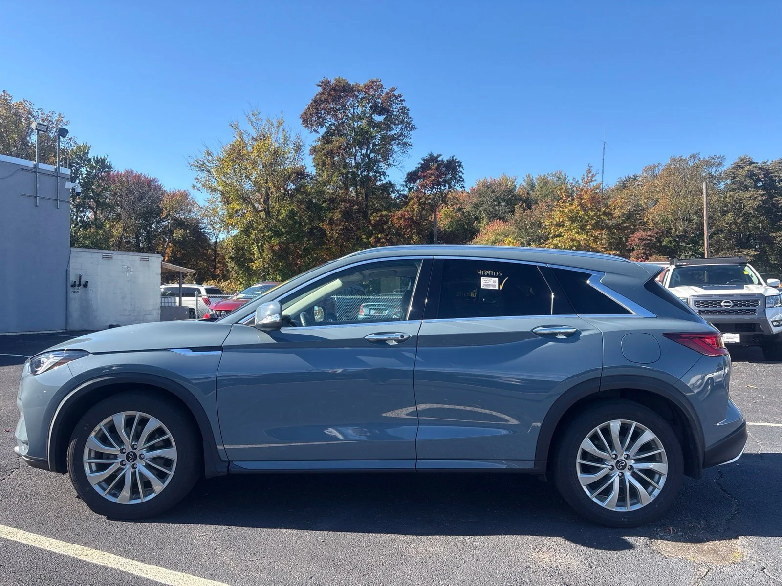 Used 2023 Slate Gray INFINITI LUXE image 3