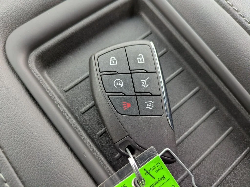 Used 2023 Gray Chevrolet Z71 image 31