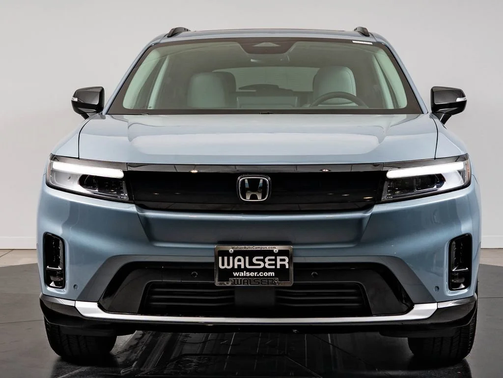 Used 2026 Gray Pearl Honda Touring image 2