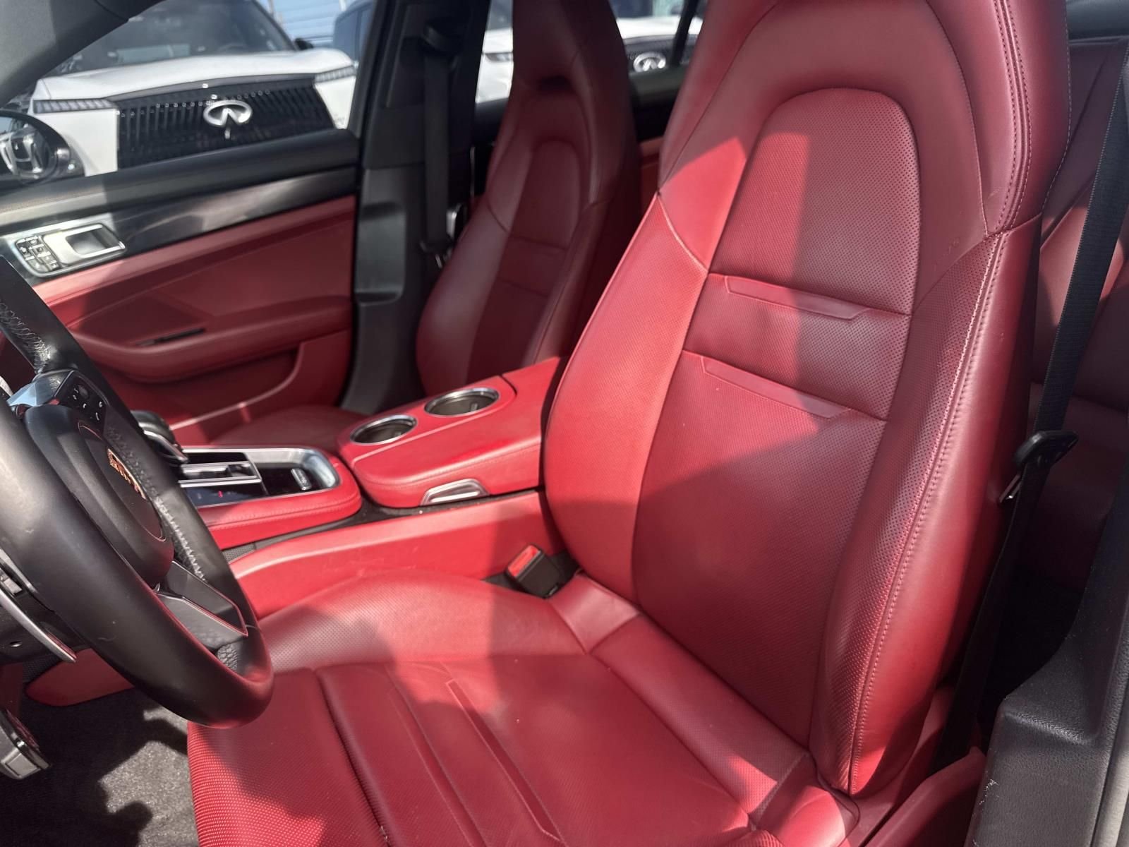 Used 2018  Porsche 4S image 16