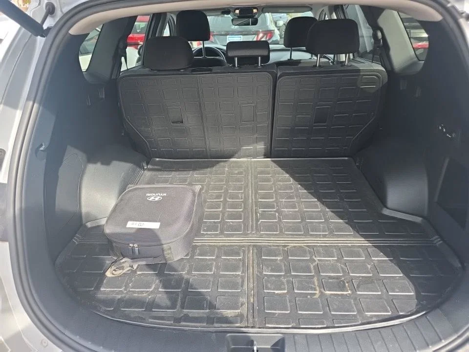 Used 2023 Shimmering Silver Hyundai SEL Convenience image 8