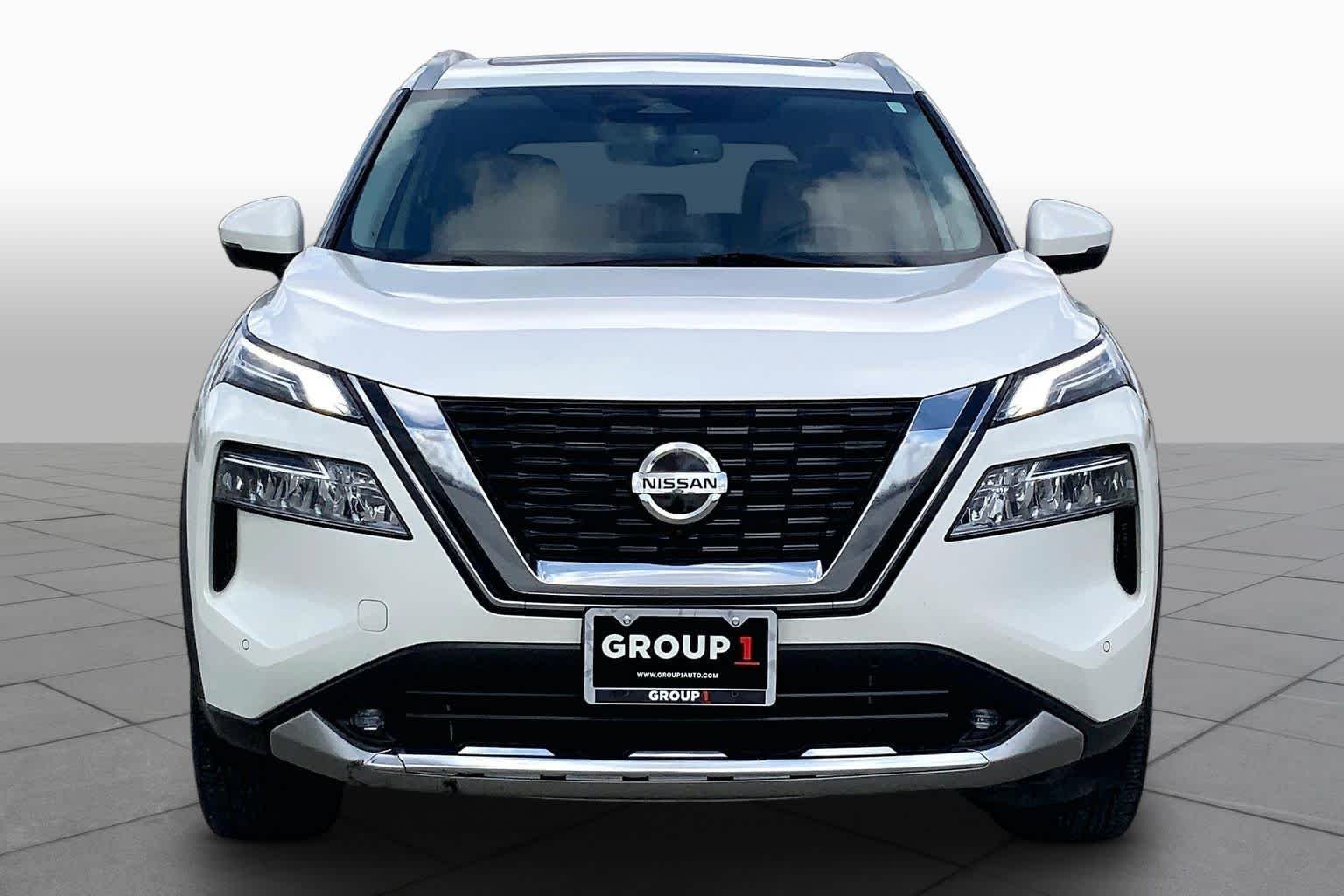 Used 2021 Pearl White Tricoat Nissan Platinum image 4