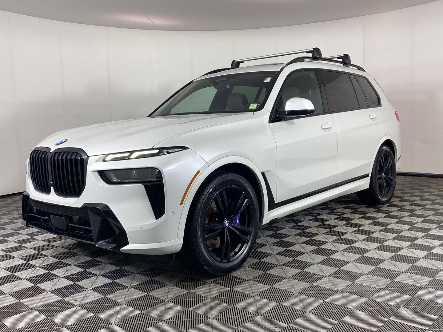Used 2023 Mineral White Metallic BMW xDrive40i image 12