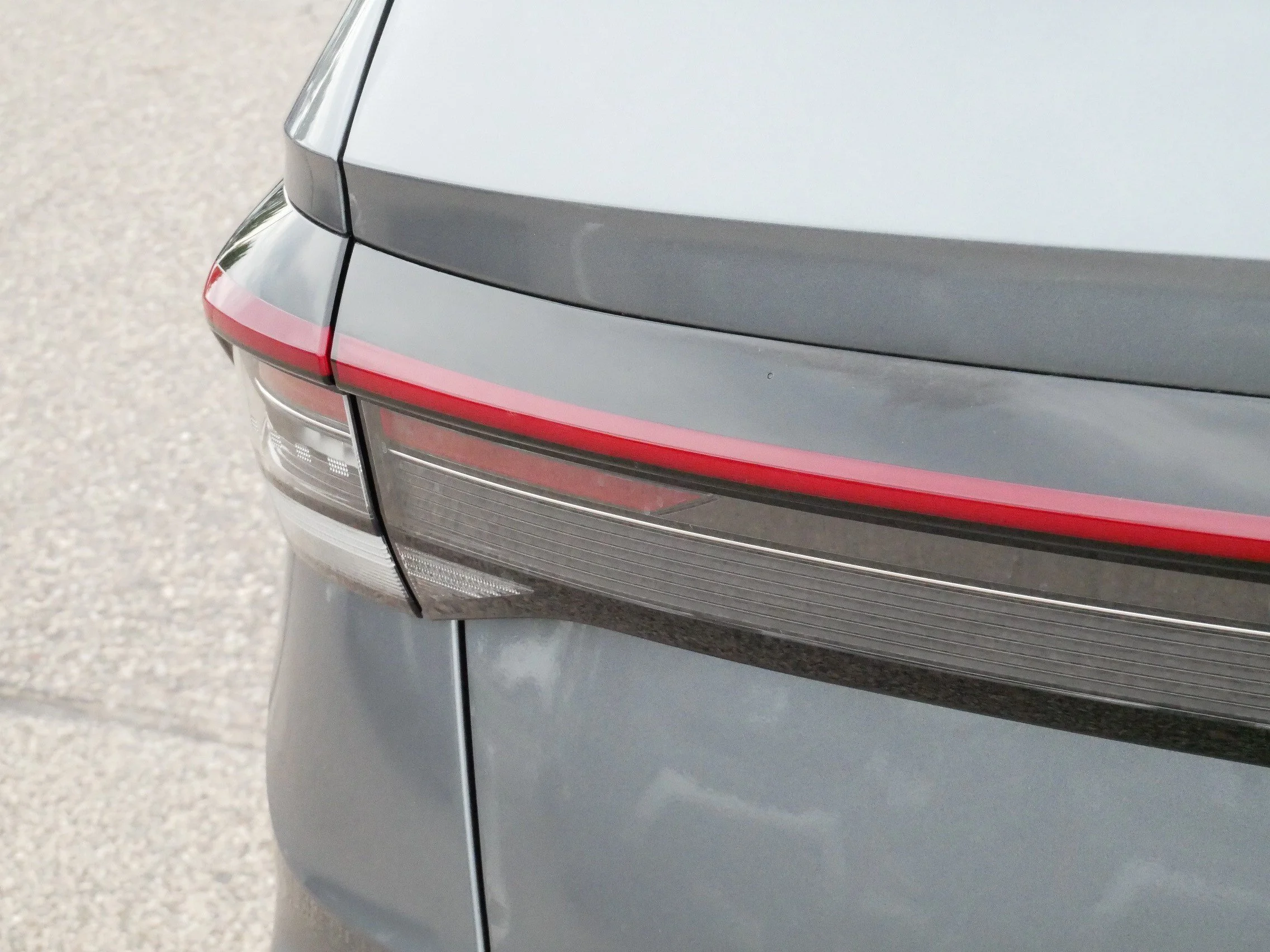 Used 2025 Platinum Gray Metallic Volkswagen S image 17