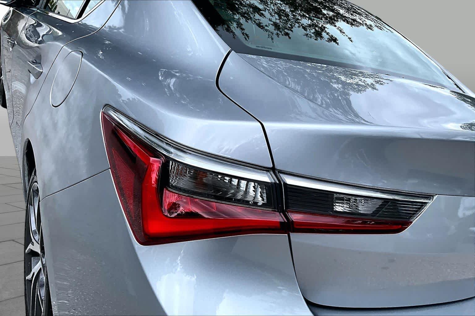 Used 2020 Lunar Silver Metallic Acura w/Premium Pkg image 29